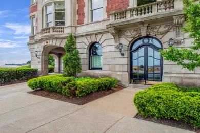 Beach Home For Sale in Chicago, Illinois