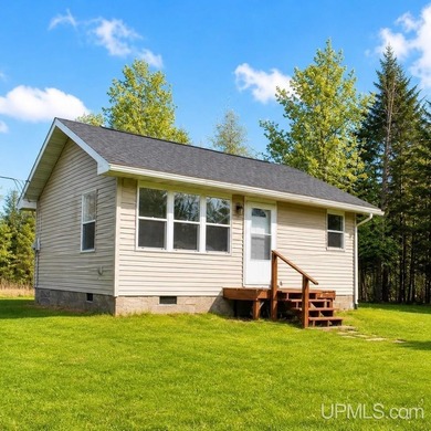 Beach Home For Sale in Rapid River, Michigan