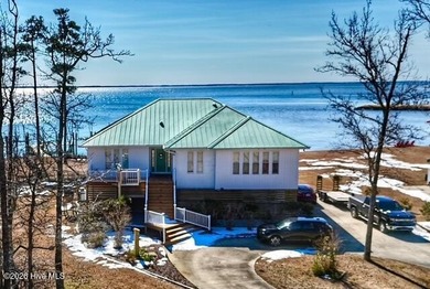 Beach Home For Sale in Oriental, North Carolina