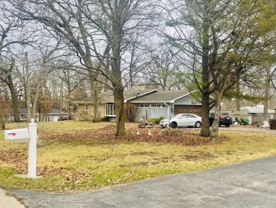 Beach Home For Sale in Winthrop Harbor, Illinois