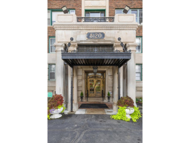 Beach Condo Active Under Contract in Detroit, Michigan