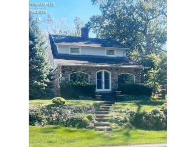 Beach Home For Sale in Port Clinton, Ohio