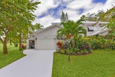 Beach Townhome/Townhouse For Sale in Hobe Sound, Florida
