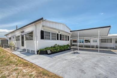 Beach Home For Sale in Bradenton, Florida