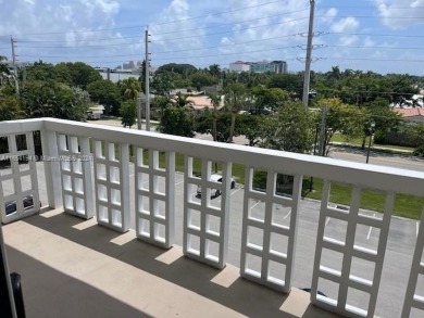 Beach Condo For Sale in Oakland Park, Florida