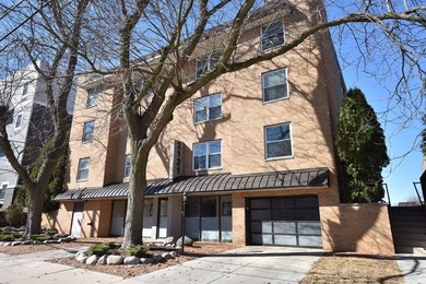 Beach Condo For Sale in Milwaukee, Wisconsin