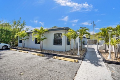 Beach Townhome/Townhouse For Sale in West Palm Beach, Florida