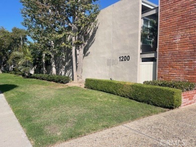 Beach Condo Sale Pending in Newport Beach, California