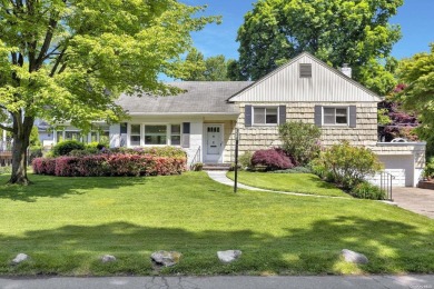 Beach Home Sale Pending in Port Washington, New York