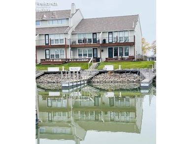 Beach Condo For Sale in Port Clinton, Ohio