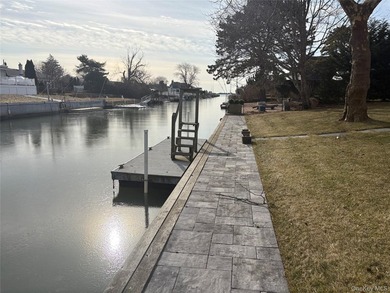 Beach Home For Sale in East Quogue, New York