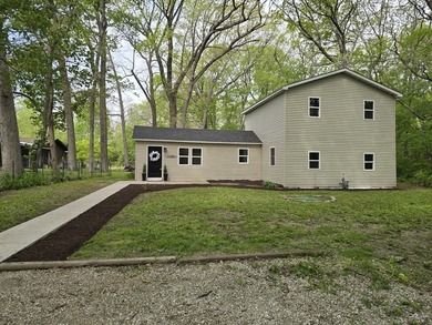 Beach Home Active Under Contract in Winthrop Harbor, Illinois