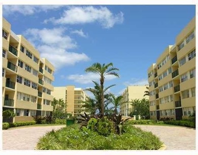 Beach Condo For Sale in Hillsboro Beach, Florida