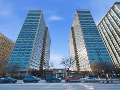 Beach Condo Active Under Contract in Chicago, Illinois