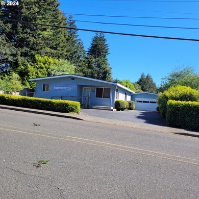 Beach Home For Sale in Coos Bay, Oregon