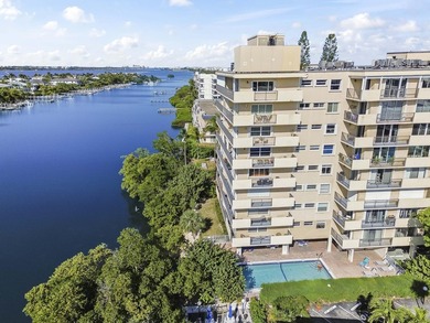 Beach Condo For Sale in South Palm Beach, Florida