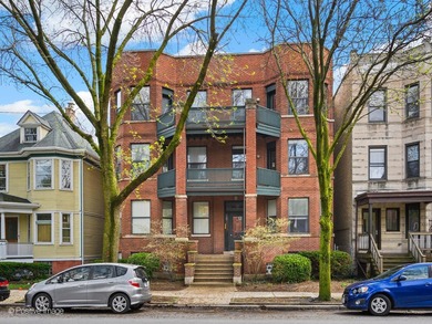 Beach Condo For Sale in Chicago, Illinois