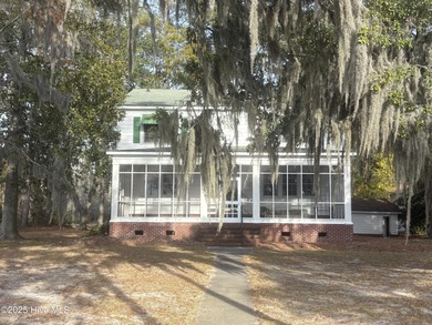 Beach Home For Sale in Washington, North Carolina