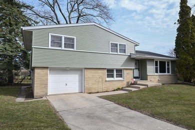 Beach Home For Sale in Racine, Wisconsin
