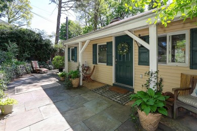 Beach Townhome/Townhouse Sale Pending in Glenwood Landing, New York