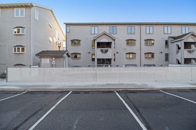 Beach Condo For Sale in Manistee, Michigan