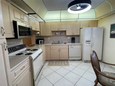 Beach Condo For Sale in Tamarac, Florida
