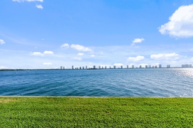 Beach Condo For Sale in North Palm Beach, Florida