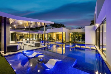 Beach Home For Sale in Jupiter Island, Florida