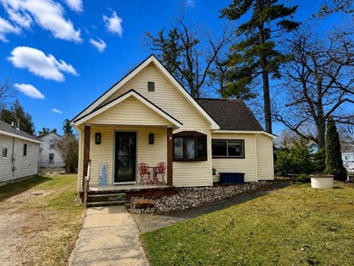 Beach Home Active Under Contract in Mackinaw City, Michigan