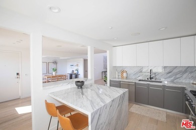 Beach Condo For Sale in Santa Monica, California