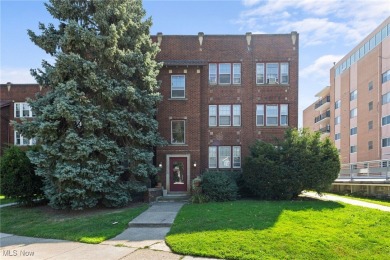 Beach Apartment For Sale in Lakewood, Ohio