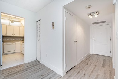 Beach Condo For Sale in Aventura, Florida