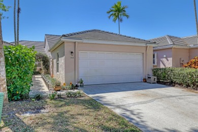 Beach Townhome/Townhouse For Sale in Greenacres, Florida
