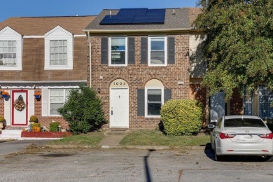 Beach Townhome/Townhouse For Sale in Virginia Beach, Virginia