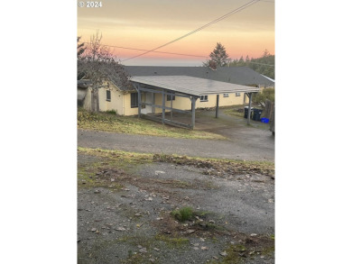 Beach Home For Sale in Gold Beach, Oregon