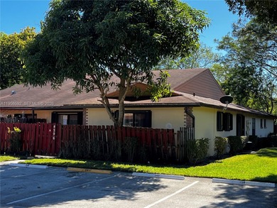 Beach Townhome/Townhouse Sale Pending in West Palm Beach, Florida