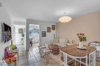 Beach Condo For Sale in Key Biscayne, Florida