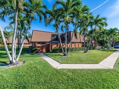 Beach Townhome/Townhouse For Sale in Davie, Florida