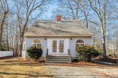 Beach Home For Sale in Southold, New York