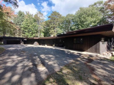 Beach Home For Sale in Gladstone, Michigan