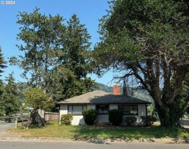 Beach Home For Sale in Brookings, Oregon