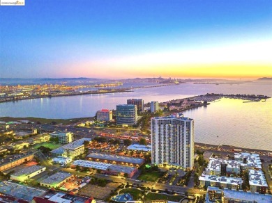 Beach Condo For Sale in Emeryville, California