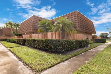 Beach Townhome/Townhouse For Sale in West Palm Beach, Florida