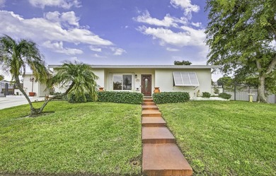 Beach Home Active Under Contract in Lake Worth, Florida