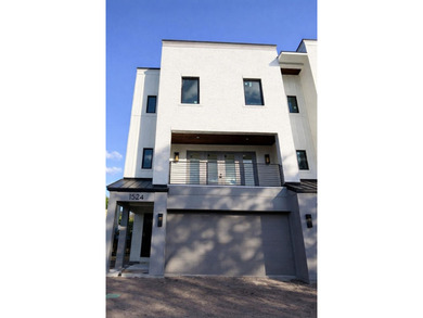 Beach Townhome/Townhouse For Sale in Tampa, Florida