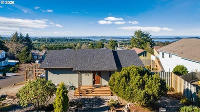 Beach Home For Sale in Coos Bay, Oregon