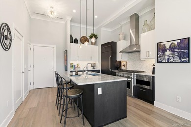 Beach Condo For Sale in Glen Cove, New York