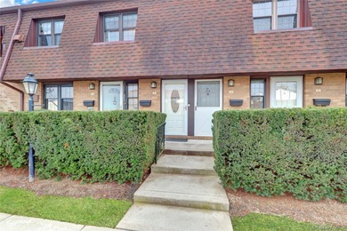 Beach Condo For Sale in Copiague, New York