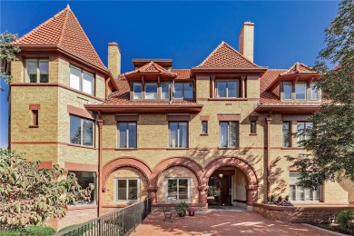 Beach Condo For Sale in Bay Village, Ohio