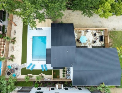 Beach Home For Sale in Saint Simons, Georgia